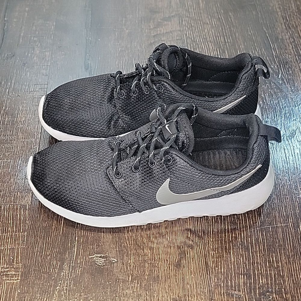 Nike Roshe Training Running Sneaker - Picture 2 of 13